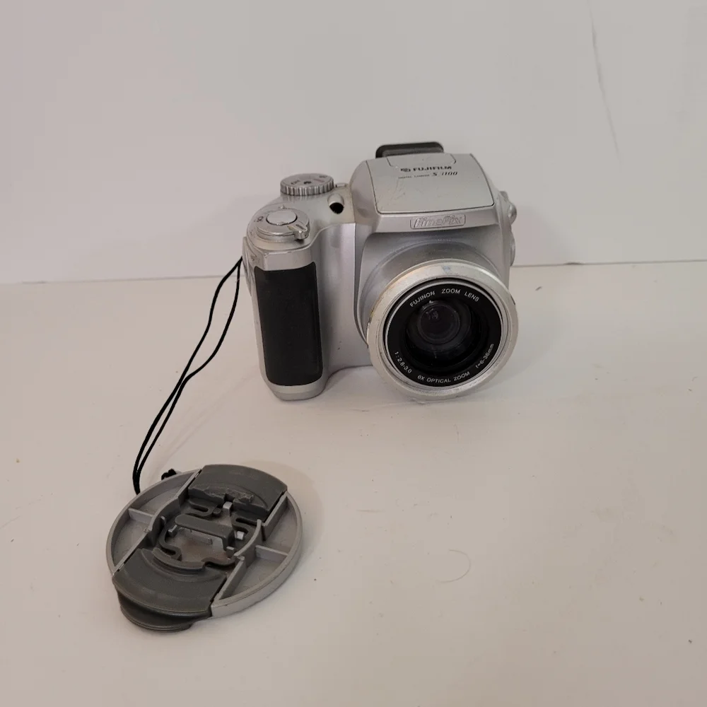 FujiFilm S3100 Digital Camera